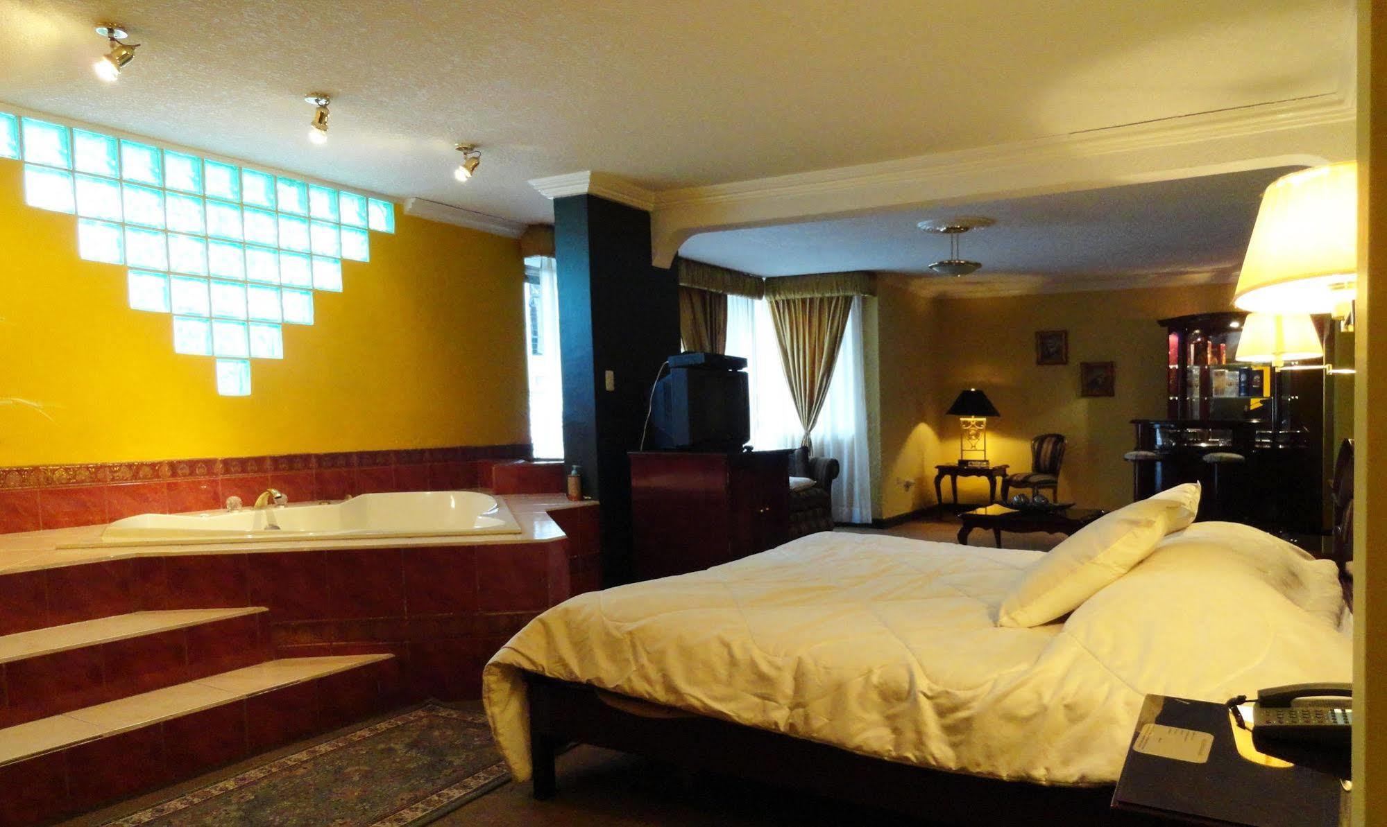 Hotel Suites Gonzalez Suarez Quito Exteriör bild